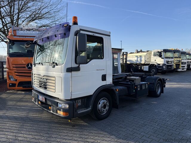 Camion benne MAN TGL 12.240 Haken