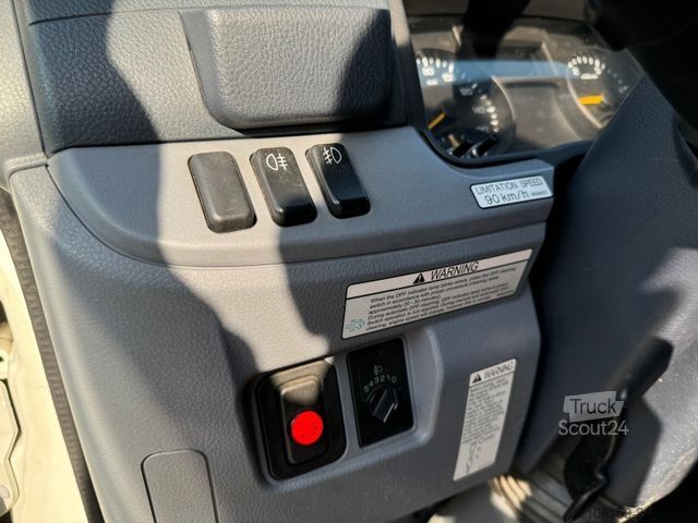 Fourgon tôlé MITSUBISHI Fuso Canter 7C15 / 3-Sitzer / Bär Lbw