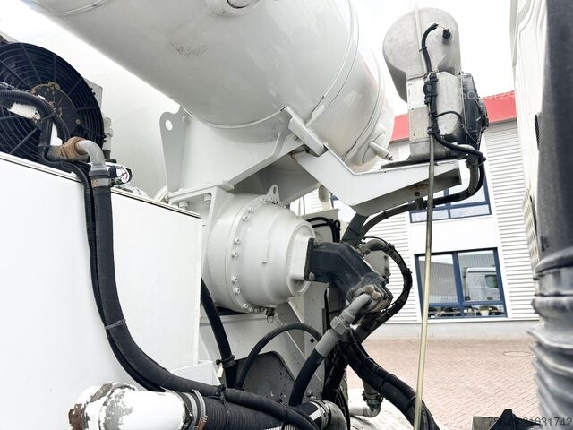 Centrale à béton mobile Mercedes-Benz Arocs 3251 8x4/4 Arocs 3251 8x4/4, Betonmischer Liebherr ca. 9m³