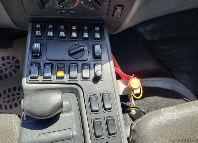 Unimog Unimog U 20 4x4 U 20 4x4, Zapfwelle, Kran Hiab 022D-3 HiDuo, Funk