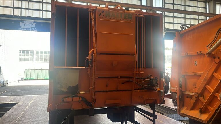 Spezial-LKW  M21X2C mit Zöller Schüttung M21X2C mit Zöller Schüttung