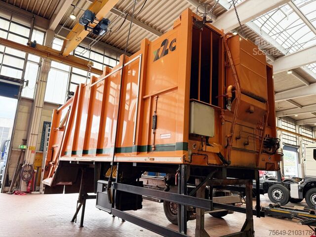 Spezial-LKW Medium X2c21 mit Zöller Schüttung Medium X2c21 mit Zöller Schüttung