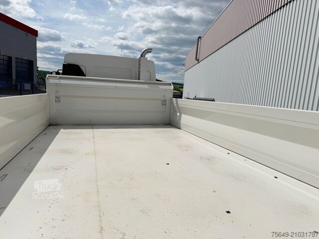 Grue à tour  FL 280 4x4 FL 280 4x4 mit 10-13 m/t Kran