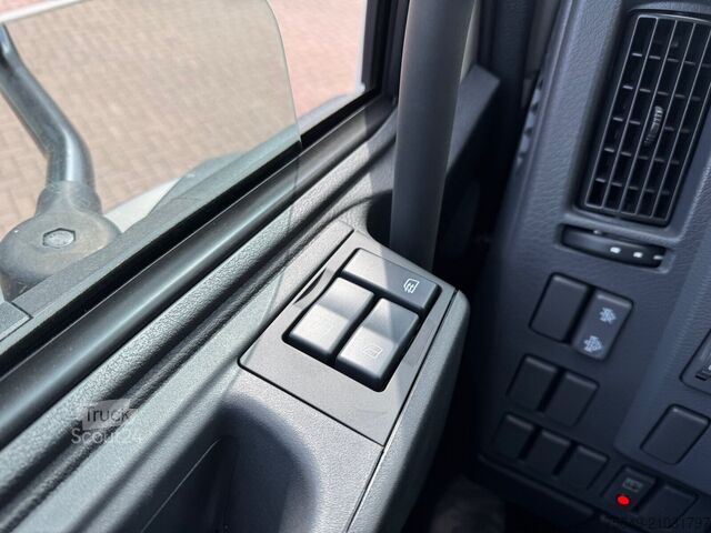 Grue à tour  FL 280 4x4 FL 280 4x4 mit 10-13 m/t Kran