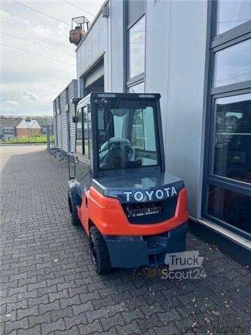 Frontstapler Toyota ToneroTC 52-8FDF30