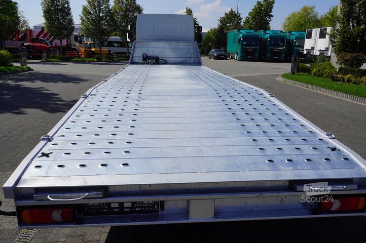 Tow truck Renault D12 / New galvanized tow truck superstru