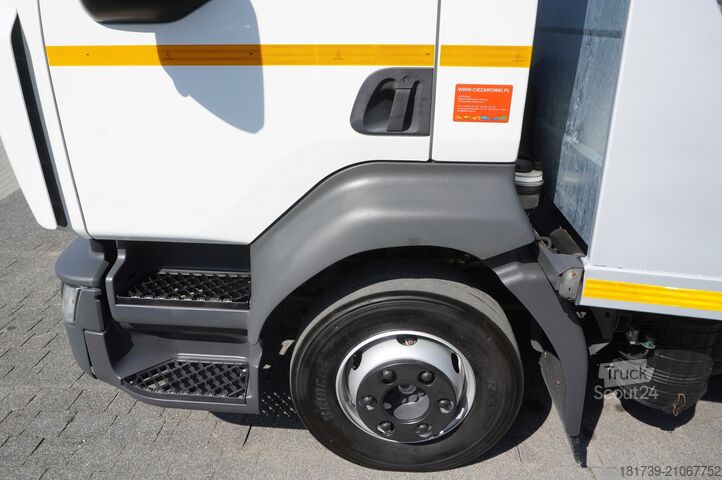 Tow truck Renault D12 / New galvanized tow truck superstru