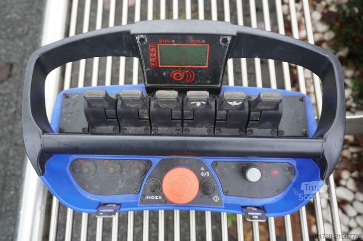 Iki taraflı damperli kamyon Mercedes-Benz Arocs 2636 6x4 / 2-way tipper / Fassi