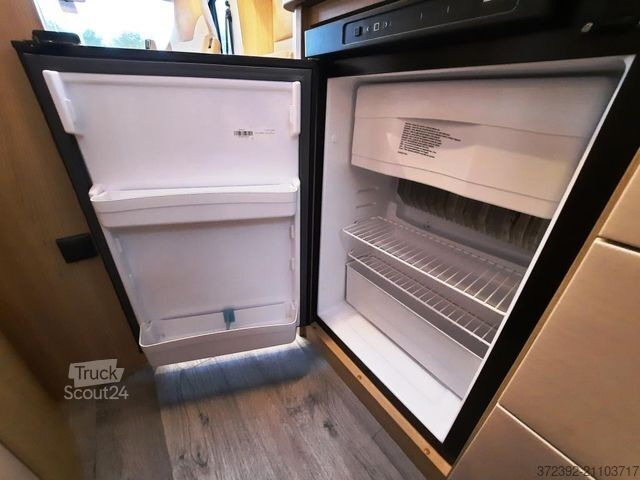 Teilintegriertes Wohnmobil LMC Cruiser V 646 G Solar/Sat/18.658,- ¤ sparen!