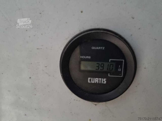 ανυψωτική πλατφόρμα τοποθετημένη σε φορτηγό Renault Master 2.3 dCi / VERSALIFT ETL-32, 12,5m