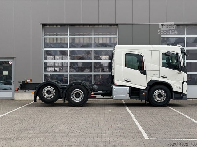Spezial-LKW VOLVO FM 330 6x2 Doppelkabine Fahrgestell ADR