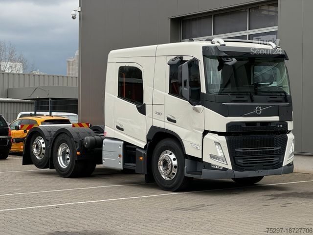 Spezial-LKW VOLVO FM 330 6x2 Doppelkabine Fahrgestell ADR