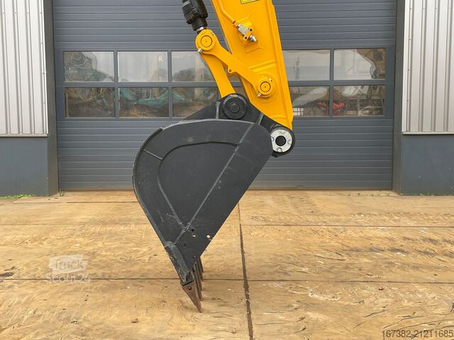 Crawler excavator JCB 205