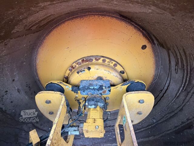 Single roller Caterpillar CS563E