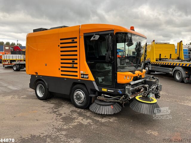 Barredora de calzadas Ravo 540 with 3-rd brush