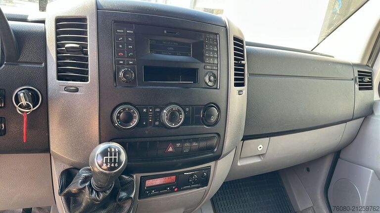 Vacuum truck Volkswagen Crafter (KANALFRÄSE / HYDRAULIC MILLING ROBOT -...