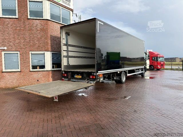 Box truck MAN TGM 12.250 BL mit 8.65m Isokoffer und 2T LBW