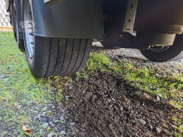 Öppen semitrailer med kapell KÖGEL MEGA Hubdach, Vario FIX, 1. Liftachse