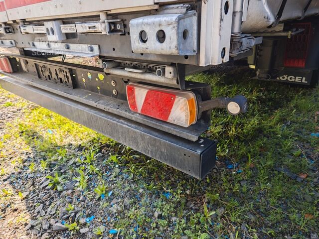 Öppen semitrailer med kapell KÖGEL MEGA Hubdach, Vario FIX, 1. Liftachse