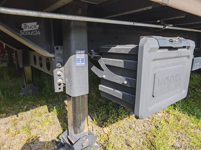 Öppen semitrailer med kapell KÖGEL MEGA Hubdach, Vario FIX, 1. Liftachse