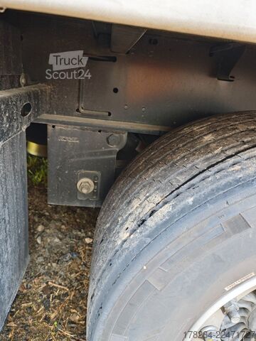 Öppen semitrailer med kapell KÖGEL MEGA Hubdach, Vario FIX, 1. Liftachse