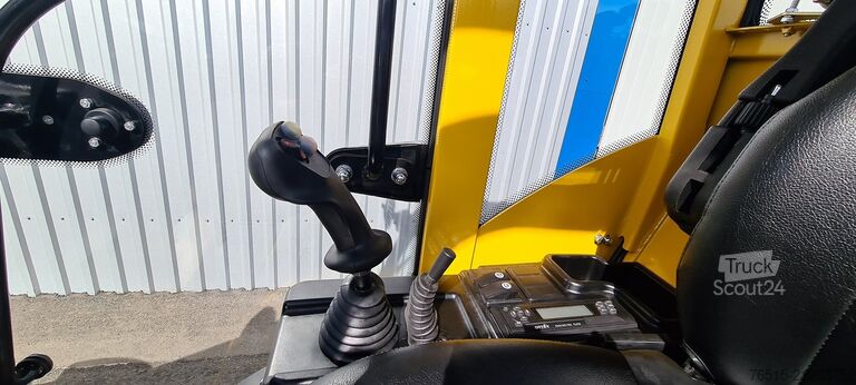 Yard loader Eurotrac W12C-S 26 PS Hoflader Kabine EURO