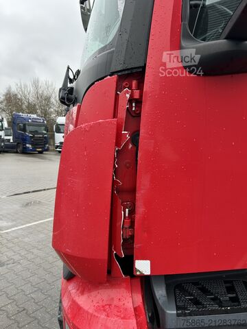 Valise Mercedes-Benz Antos 2124 / 18 Ton / 150 dkm / Box / Loadlift ...