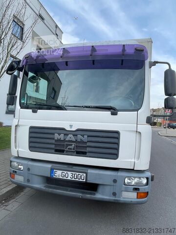 Camion avec hayon élévateur MAN TGL 02