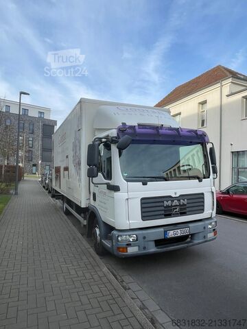 Camion avec hayon élévateur MAN TGL 02