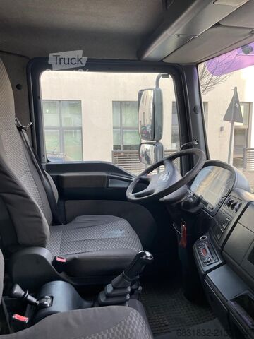 Camion avec hayon élévateur MAN TGL 02