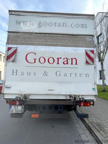 Camion avec hayon élévateur MAN TGL 02