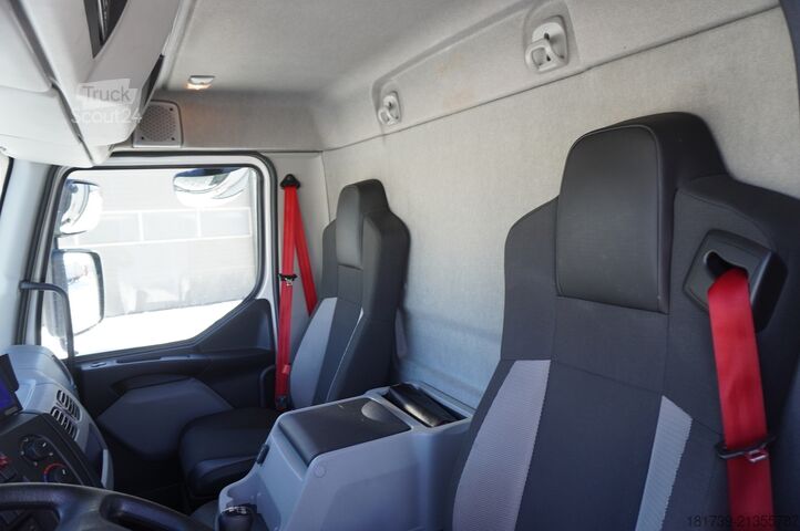 ثلاجة درجة حرارة مزدوجة Renault D210 12T / Bitemperature Refrigerator