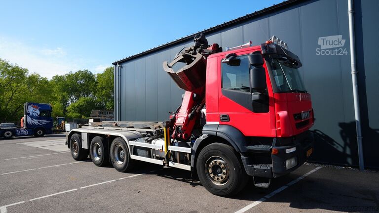 Darus teherautó Iveco Trakker 410 8x4 Cable system with Crane