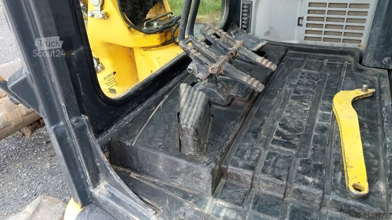 Mini ekskavatorius < 7 t Komatsu PC55MR-5E0 with 3 buckets