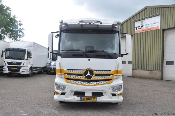 Resväska Mercedes-Benz Antos OUW 9,5m