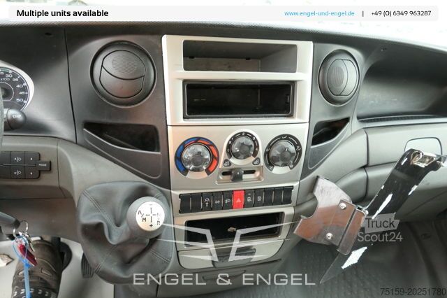Vrachtwagen met bakwagen iveco Daily 35 S11 C30C AUTOMATIK KAMERA MAXI Regale DURCHGANG