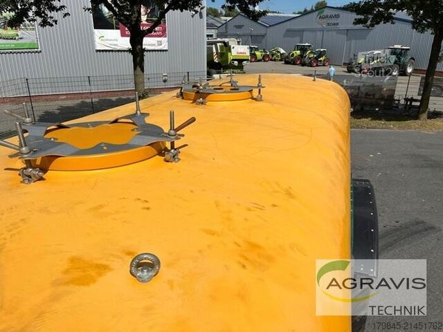 Tractor Claas XERION 4000 SADDLE TRAC + Zunhammer 11 CBM Aufsatz