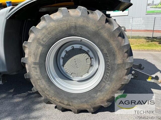 Tractor Claas XERION 4000 SADDLE TRAC + Zunhammer 11 CBM Aufsatz