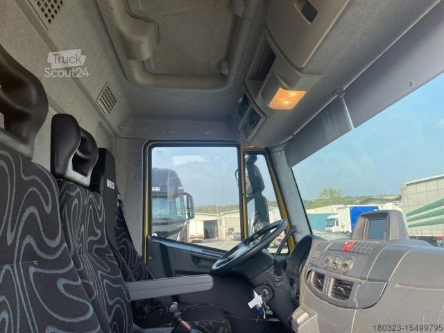 Camión caja IVECO Eurocargo ML75E18
