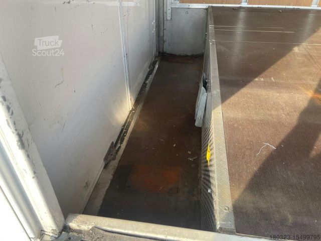 Camión caja IVECO Eurocargo ML75E18