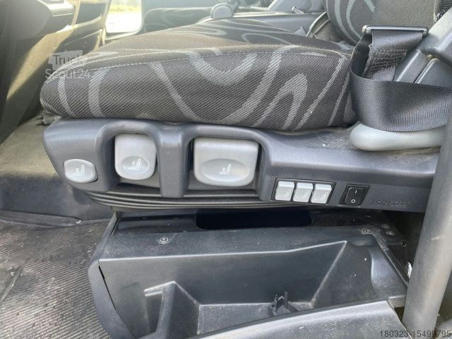 Camión caja IVECO Eurocargo ML75E18