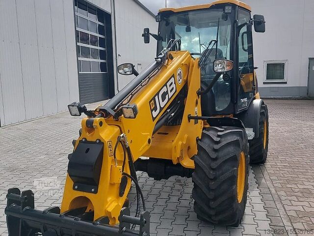 Teleszkópos rakodó JCB TM 180 Agri