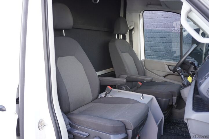 Delivery van Volkswagen Crafter 2.0 TDI 140PK L3H3 EURO 6 - Airco - Cru...