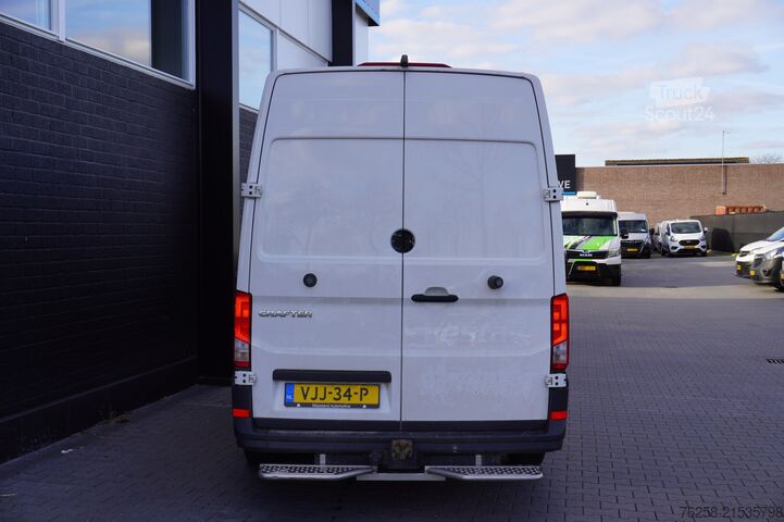 Delivery van Volkswagen Crafter 2.0 TDI 140PK L3H3 EURO 6 - Airco - Cru...