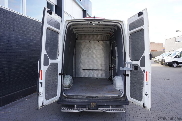 Delivery van Volkswagen Crafter 2.0 TDI 140PK L3H3 EURO 6 - Airco - Cru...
