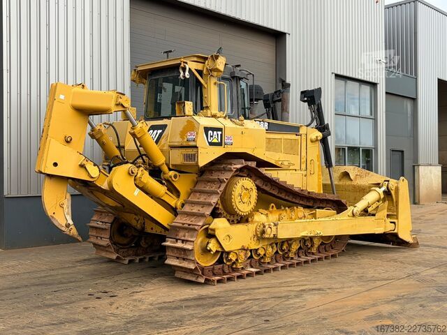 Nivelačný stroj Caterpillar D8R