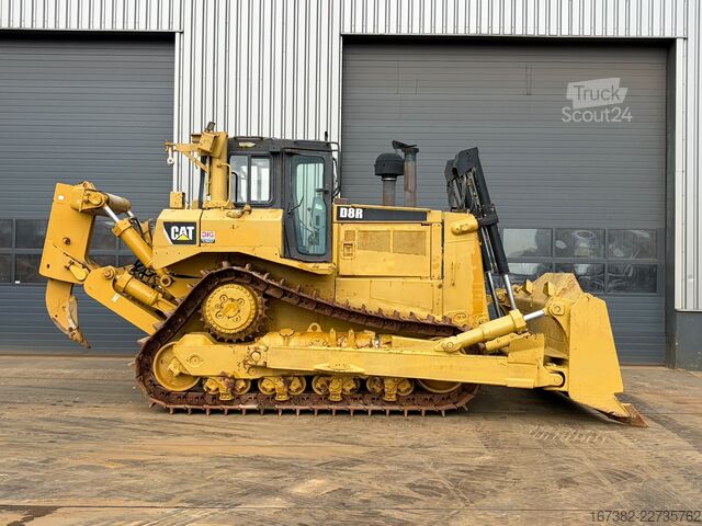 Nivelačný stroj Caterpillar D8R