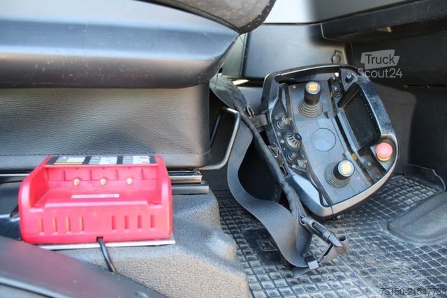 Gru montata su autocarro MAN 26.420 6x2 KRAN PALFINGER PK18502 FUNK Nr: 007