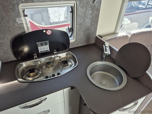 Ημιενσωματωμένο αυτοκινούμενο τροχόσπιτο BÜRSTNER Lyseo TD 594