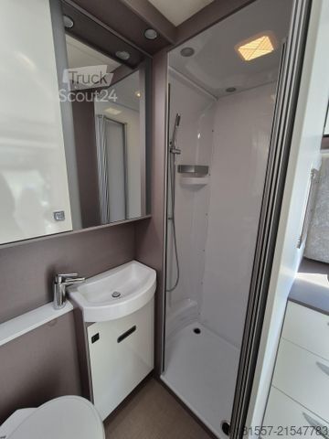 Ημιενσωματωμένο αυτοκινούμενο τροχόσπιτο BÜRSTNER Lyseo TD 594